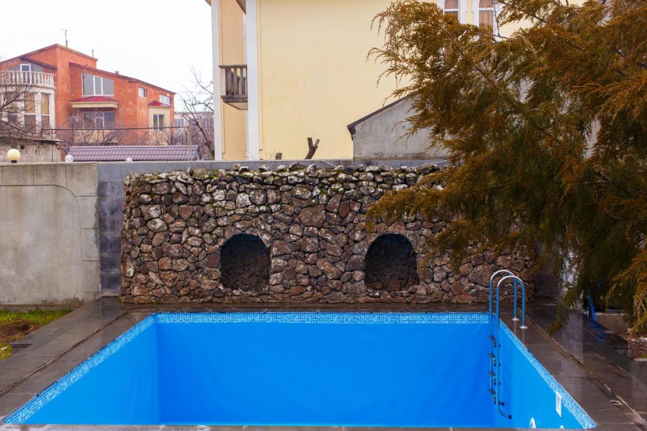 Hotel Red Castle Erivan Exterior foto
